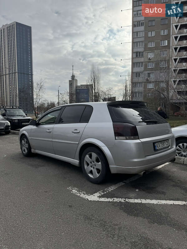 Хэтчбек Opel Signum 2004 в 