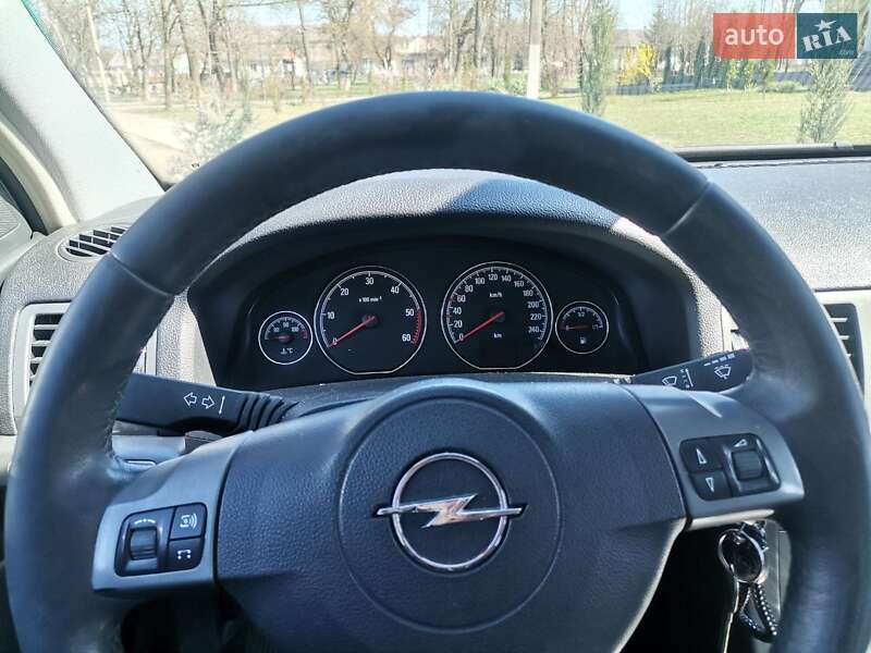 Хэтчбек Opel Signum 2006 в Костополе
