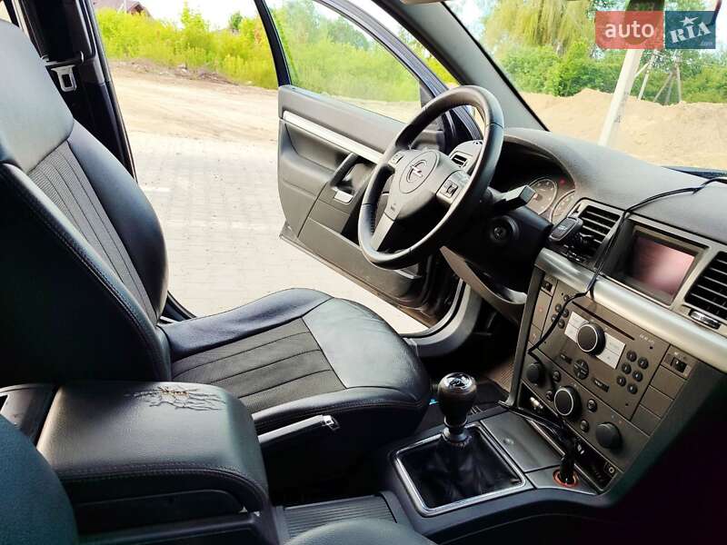 Хэтчбек Opel Signum 2008 в Луцке