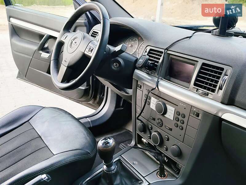 Хэтчбек Opel Signum 2008 в Луцке