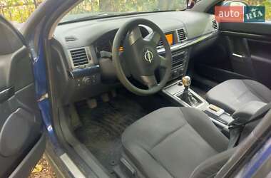 Хэтчбек Opel Signum 2004 в 