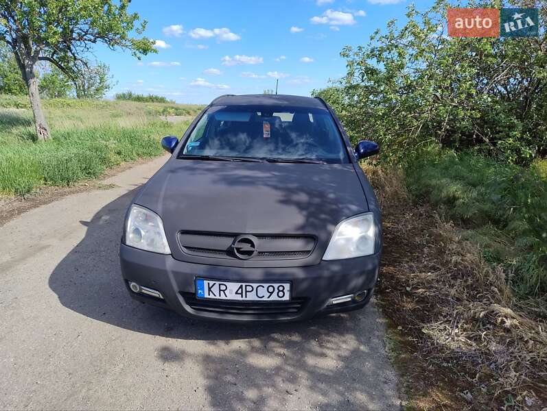 Хэтчбек Opel Signum 2004 в 