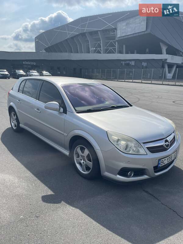 Хэтчбек Opel Signum 2008 в Львове