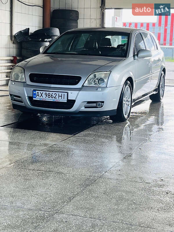 Хэтчбек Opel Signum 2004 в 