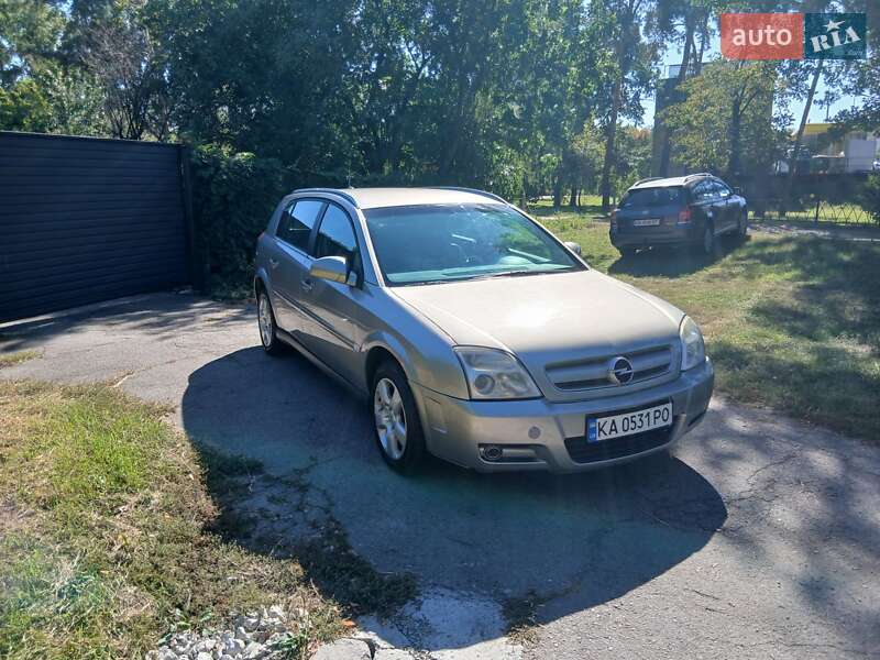 Хэтчбек Opel Signum 2003 в 