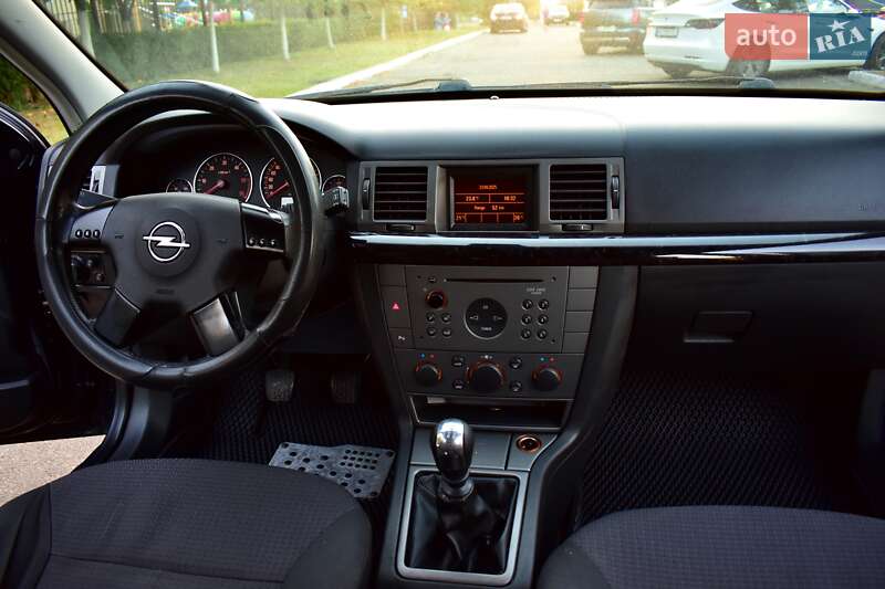 Хэтчбек Opel Signum 2003 в Киеве