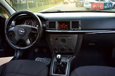 Хэтчбек Opel Signum 2003 в 