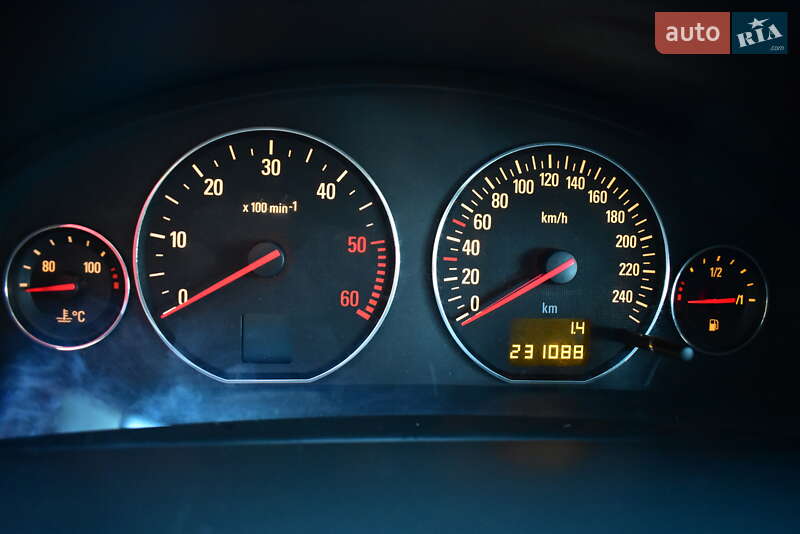 Хэтчбек Opel Signum 2003 в Киеве