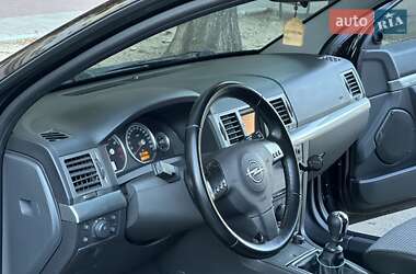 Хэтчбек Opel Signum 2003 в 