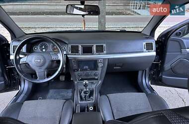 Хэтчбек Opel Signum 2003 в 