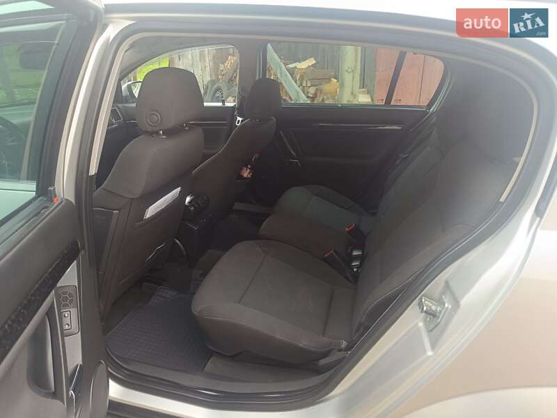 Хетчбек Opel Signum 2004 в Косові