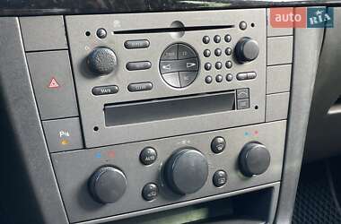 Хэтчбек Opel Signum 2004 в 