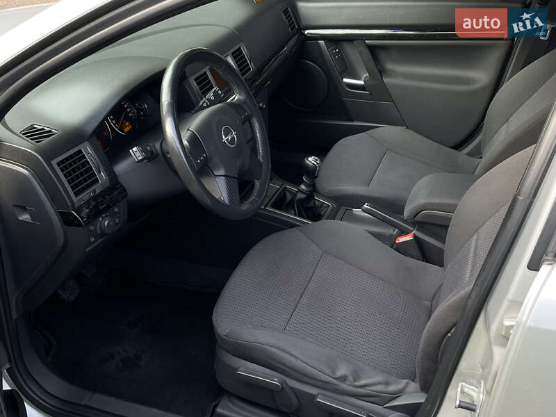 Хэтчбек Opel Signum 2003 в Ровно