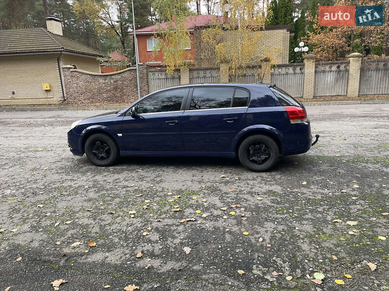 Хэтчбек Opel Signum 2006 в Обухове