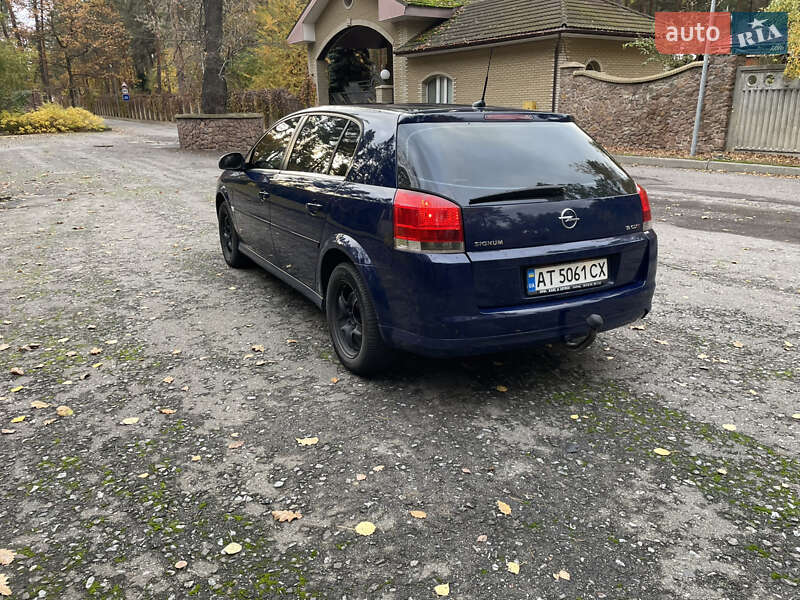 Хэтчбек Opel Signum 2006 в Обухове