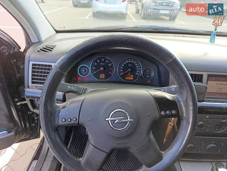 Хэтчбек Opel Signum 2003 в Вышгороде