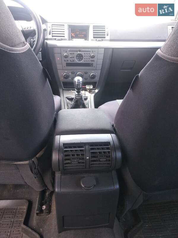 Хэтчбек Opel Signum 2003 в Нововолынске