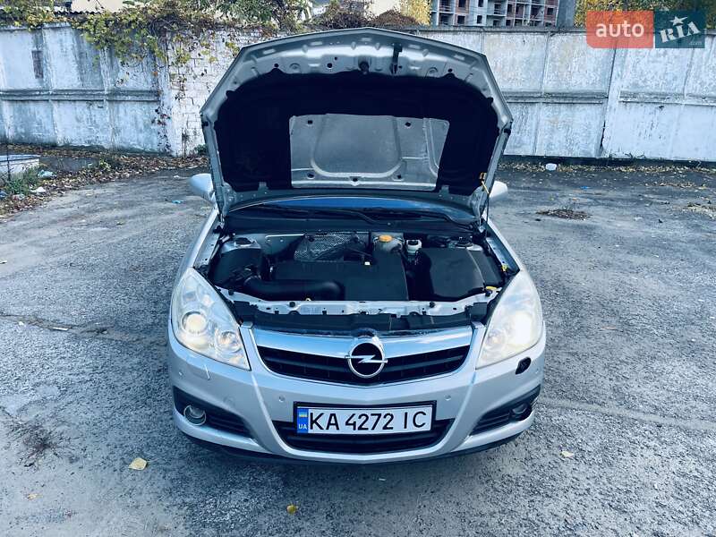 Хэтчбек Opel Signum 2006 в Киеве