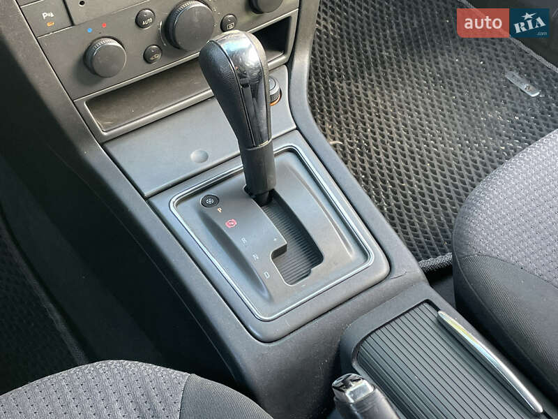 Хэтчбек Opel Signum 2004 в Киеве