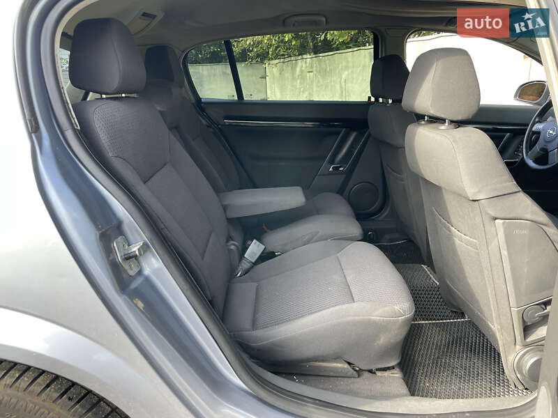 Хэтчбек Opel Signum 2004 в Киеве