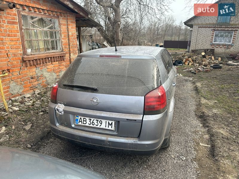 Opel Signum 2004