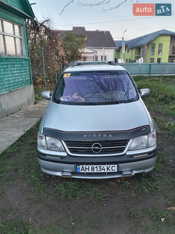 Opel Sintra 1999