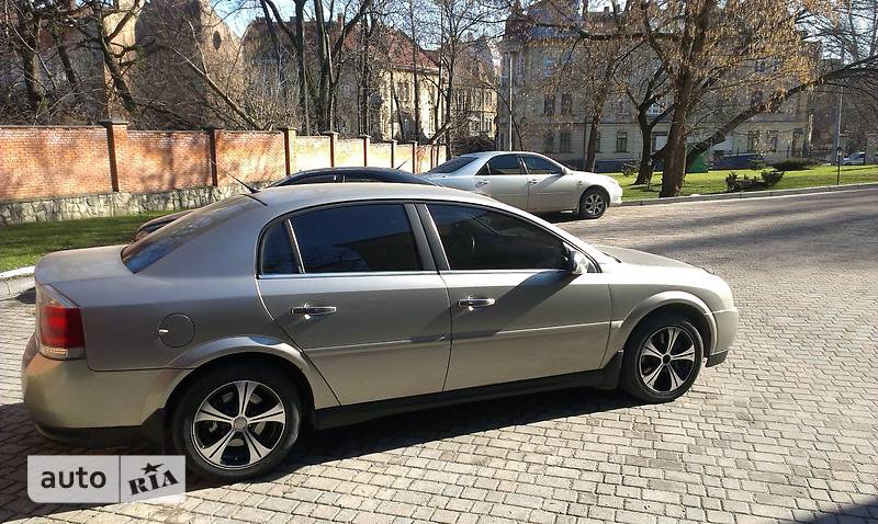 Седан Opel Vectra 2004 в Львове