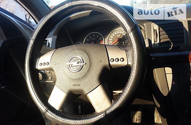 Седан Opel Vectra 2004 в Львове