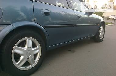 Седан Opel Vectra 1998 в Киеве
