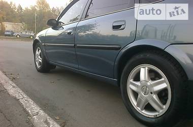 Седан Opel Vectra 1998 в Киеве