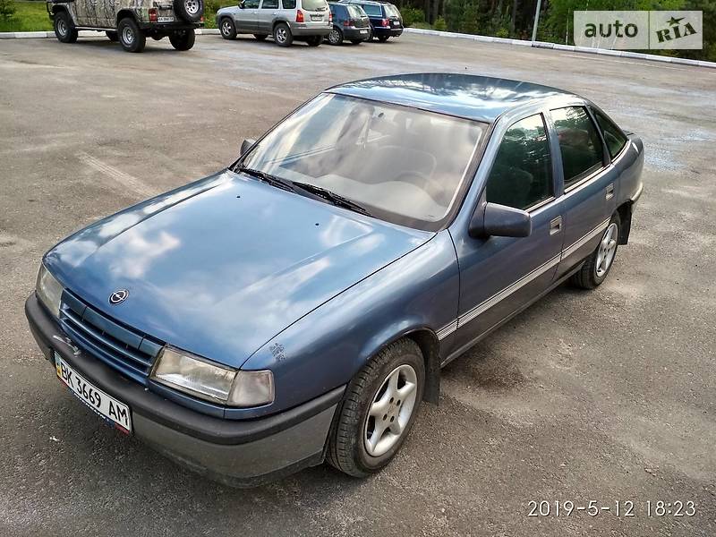 Хэтчбек Opel Vectra 1989 в Рокитном