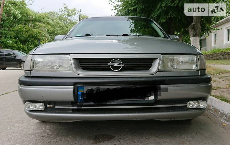 Седан Opel Vectra 1990 в Каневі