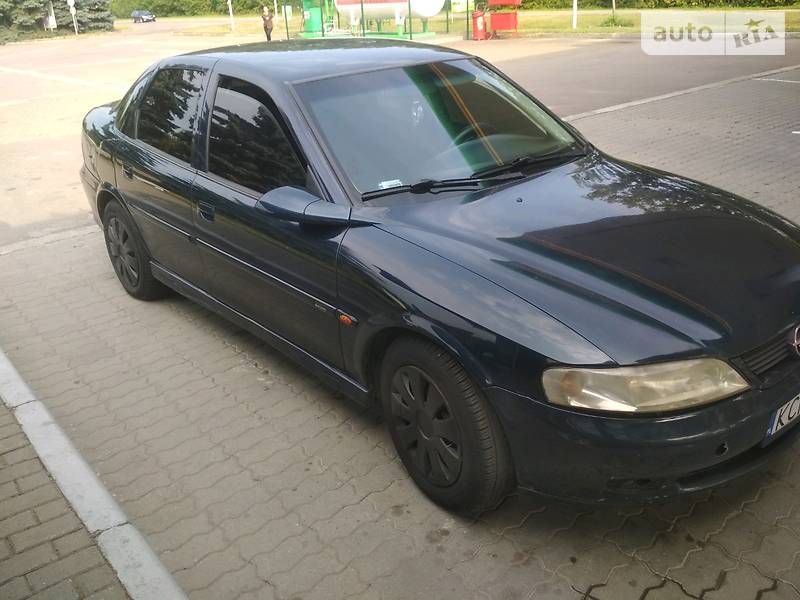 Седан Opel Vectra 2000 в Стрию