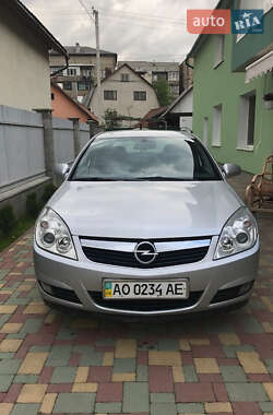 Седан Opel Vectra 2006 в Рахове