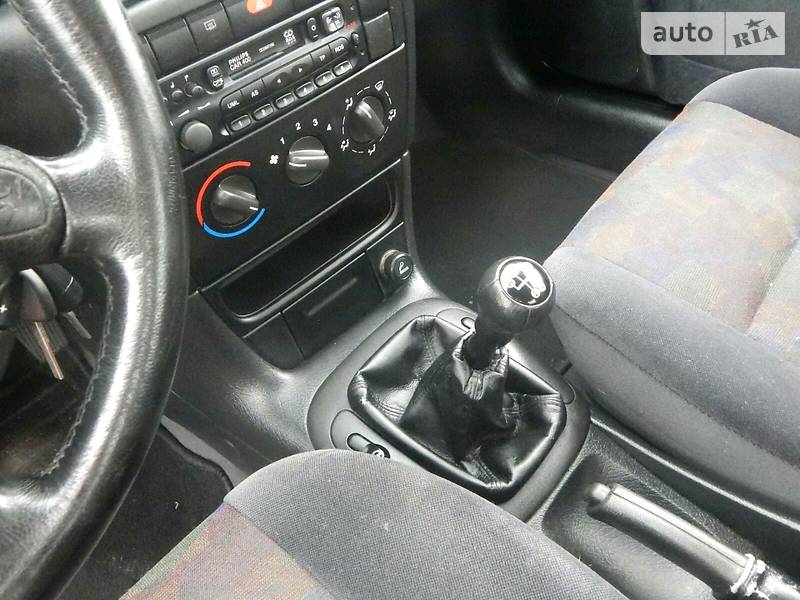 Седан Opel Vectra 2000 в Сарнах