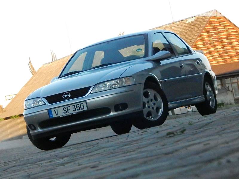 Седан Opel Vectra 2000 в Сарнах