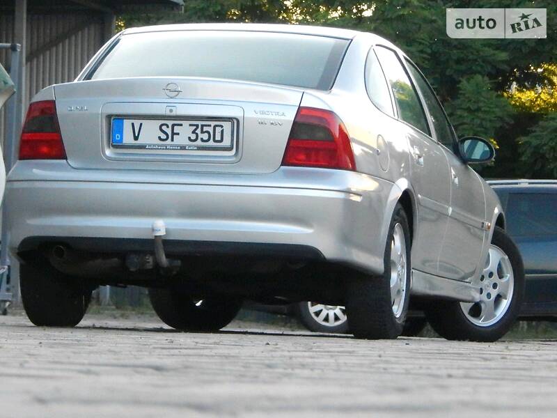 Седан Opel Vectra 2000 в Сарнах