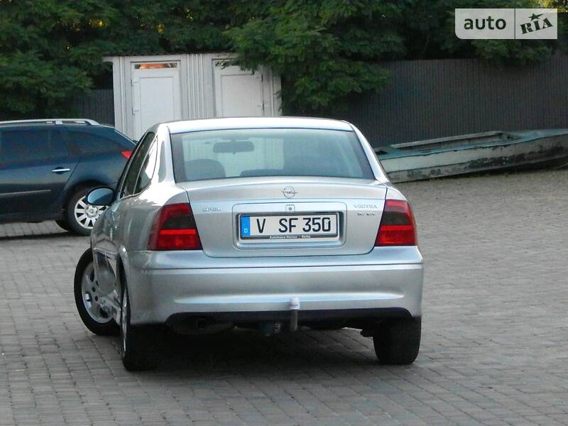 Седан Opel Vectra 2000 в Сарнах