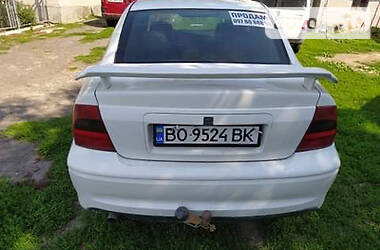 Седан Opel Vectra 2001 в Шумске