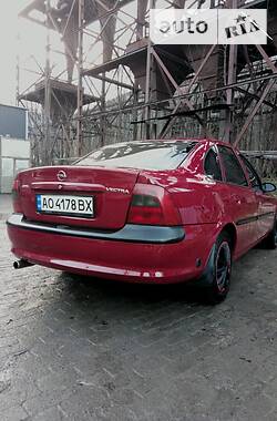 Седан Opel Vectra 1996 в Рахове