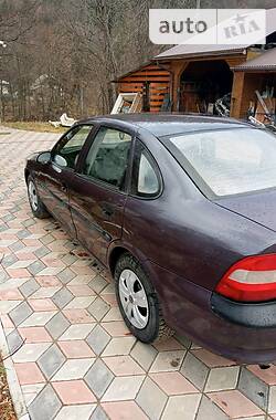 Седан Opel Vectra 1996 в Косове