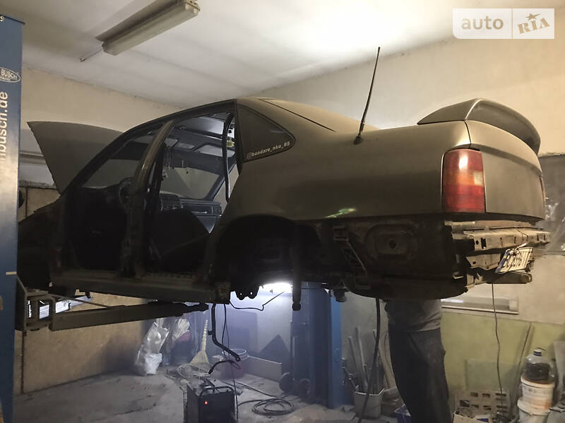 Седан Opel Vectra 1991 в Новояворовске фото 18 Седан Opel Vectra 1991 в Новояворовске