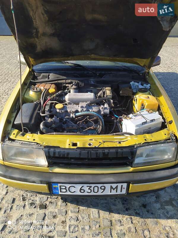 Седан Opel Vectra 1990 в Львове