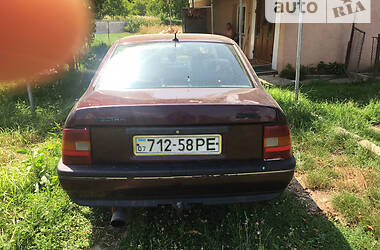 Седан Opel Vectra 1990 в Тячеве