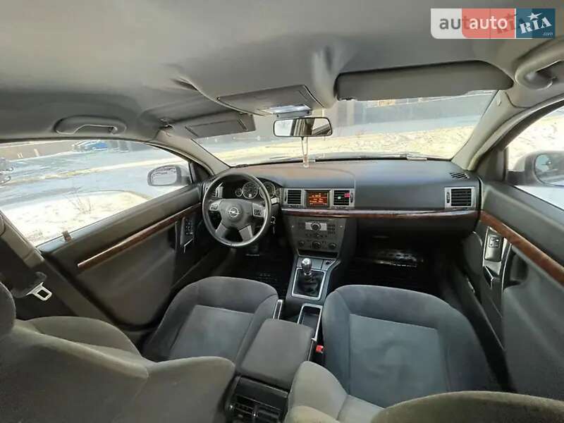 Седан Opel Vectra 2004 в Ивано-Франковске