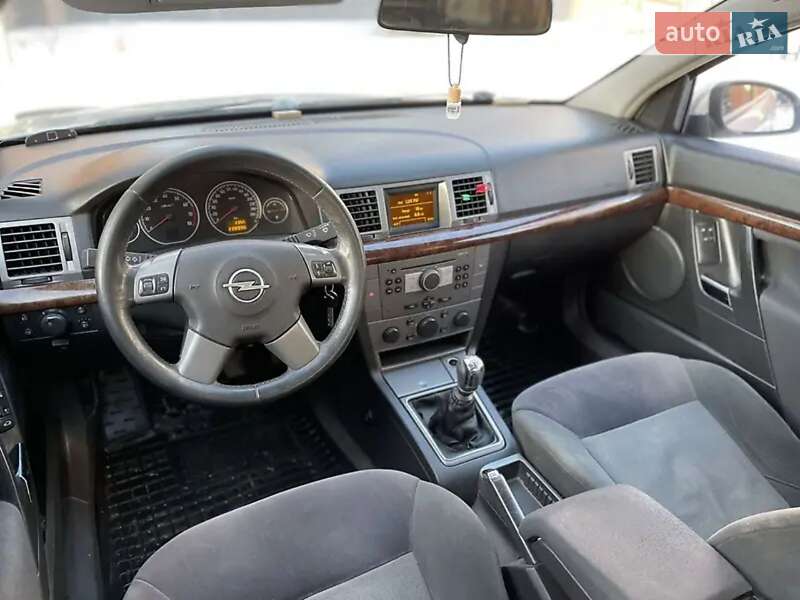 Седан Opel Vectra 2004 в Ивано-Франковске