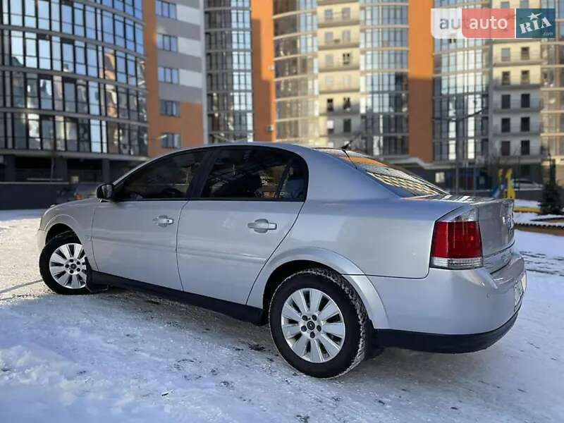 Седан Opel Vectra 2004 в Ивано-Франковске
