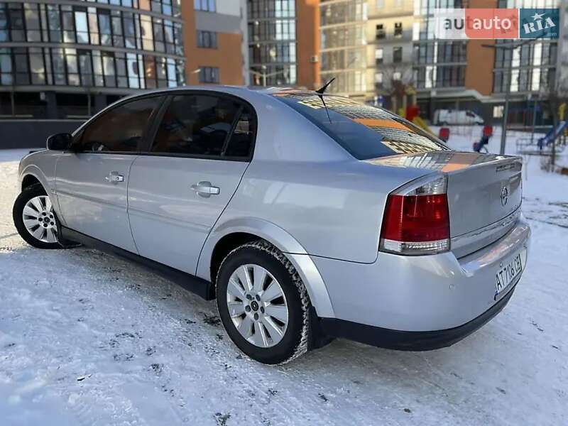 Седан Opel Vectra 2004 в Ивано-Франковске