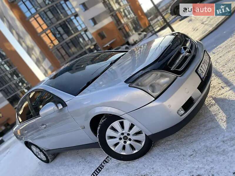 Седан Opel Vectra 2004 в Ивано-Франковске