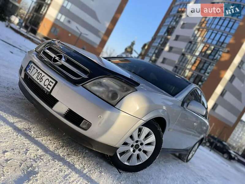 Седан Opel Vectra 2004 в Ивано-Франковске